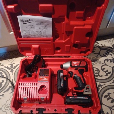 Milwaukee 2656-22CT M18 1/4'' Hex Impact Driver CP Kit
