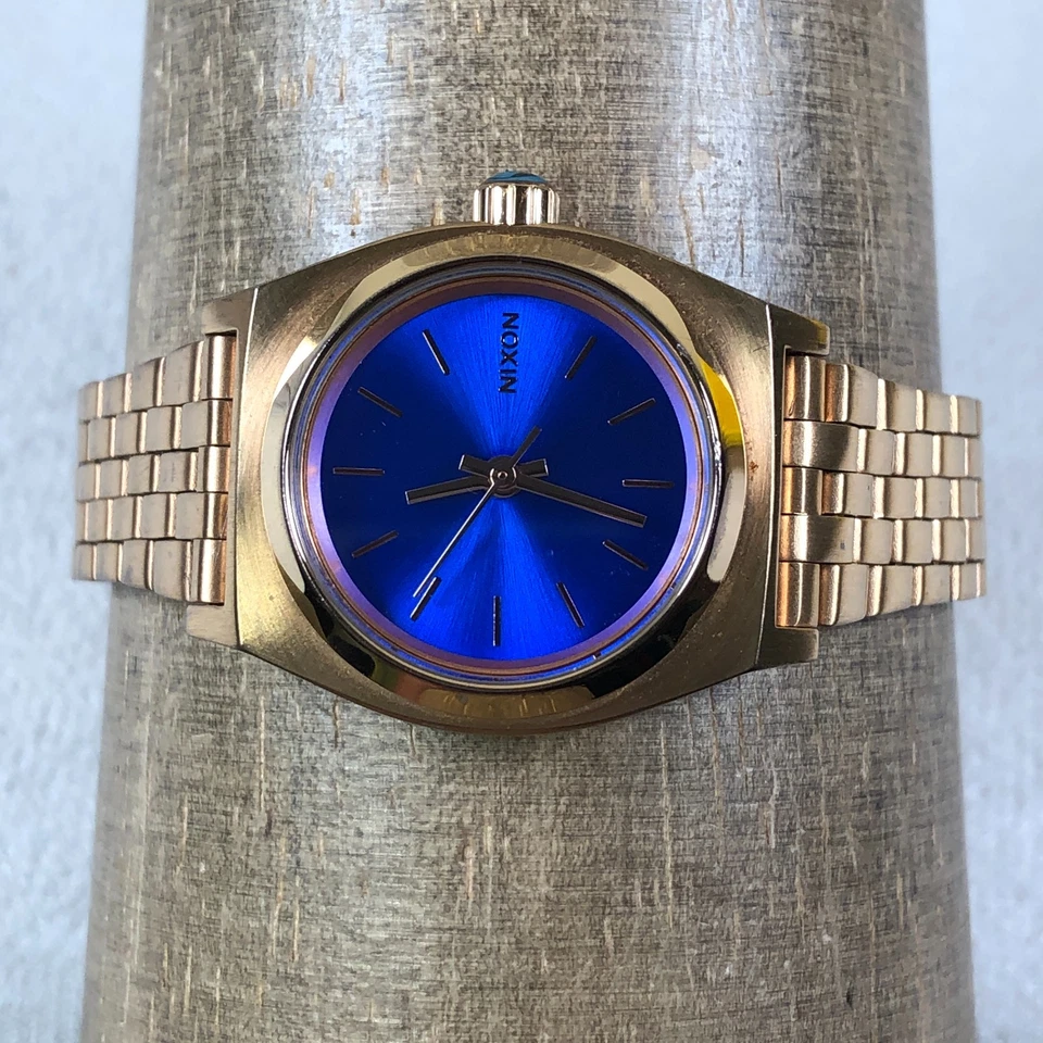 Reloj Nixon The Small Time Teller Mujer 14K Moda Tono Dorado Cuarzo 28mm 6 1/2" Foto 2 de 4