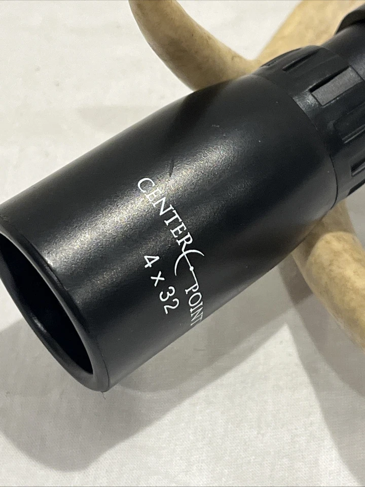 Mira telescópica de caza de punto central 4x32, 10,5” de largo con soportes de mira telescópica. Faltan tapas Foto 2 de 4