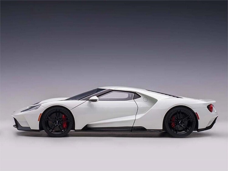 オートアート1/18 フォードGT 2017 (FROZEN WHITE) 2017 FORD GT FROZEN WHITE 1:18 by AUTOart COMPOSITE MODEL