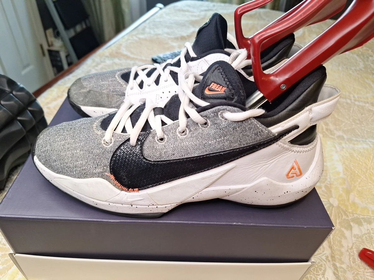 Size 6y - Nike Zoom Freak 2 White And Gray Giannis Antetokounmpo BX113 Sneakers Release – Nike Zoom Freak 2 “White  main image 4