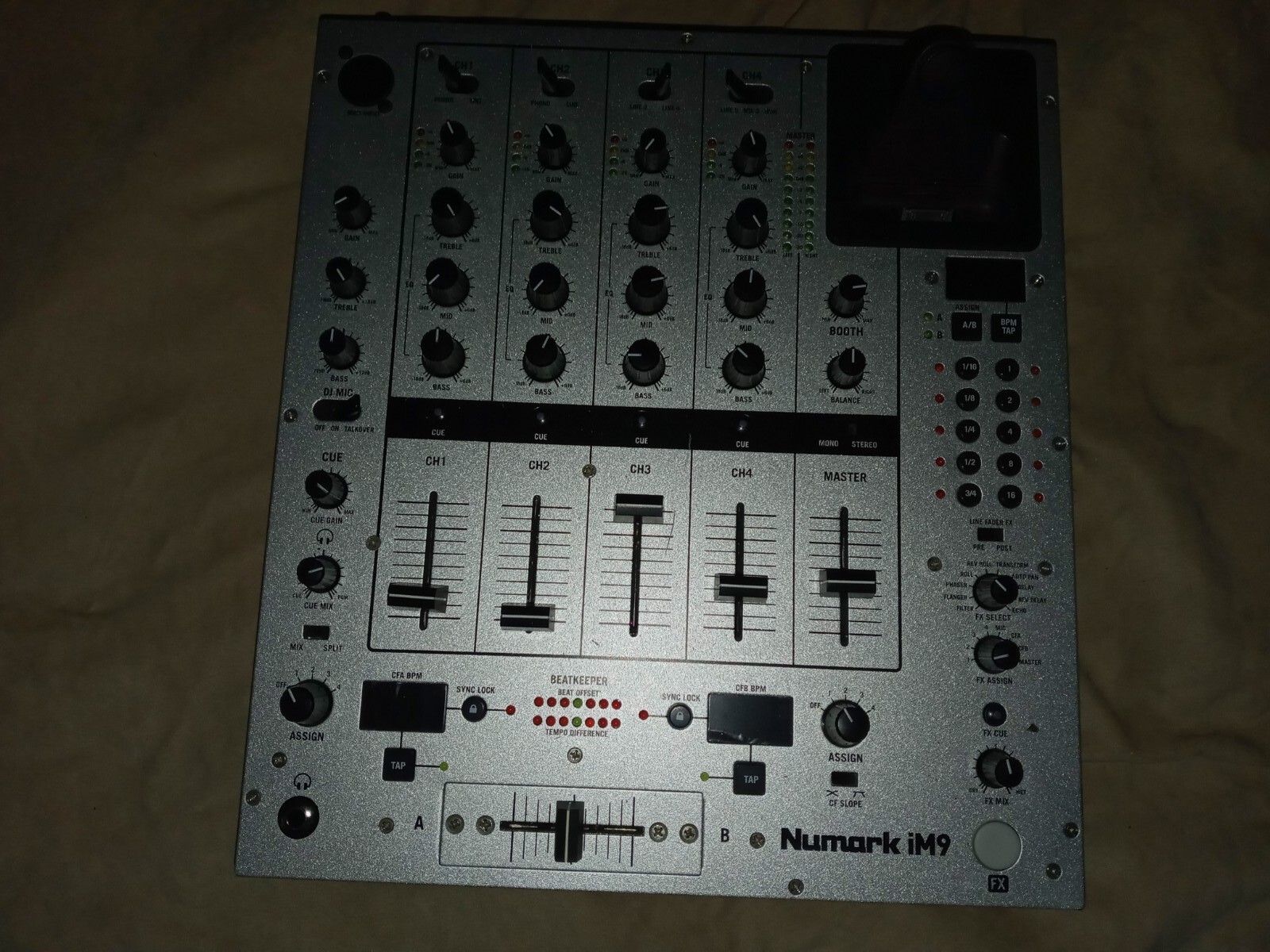NUMARK IM9 DJ MIXER w/iPod Docking Station *Lots Of Effects* LOOK eBay
