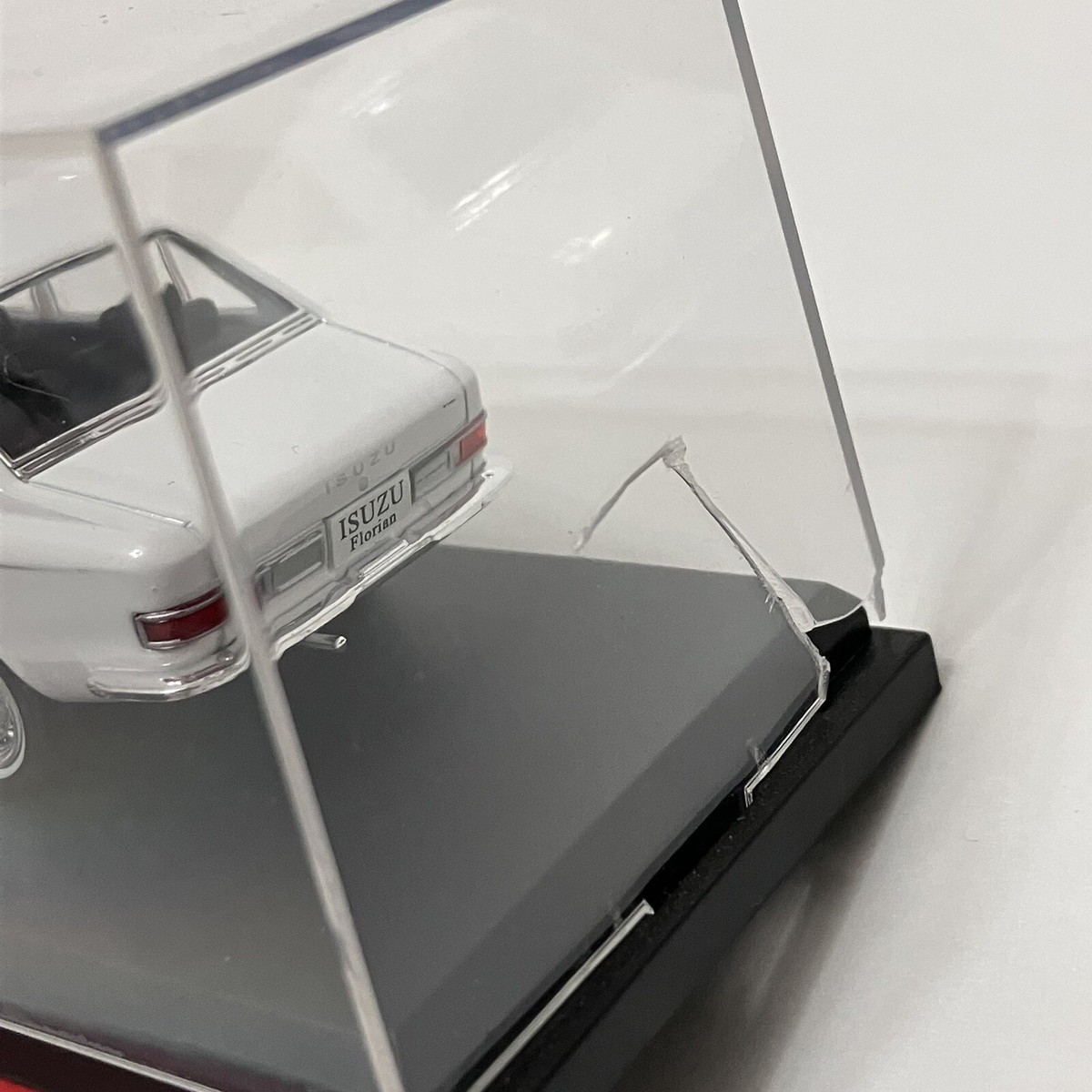 Hachette 1:43 Isuzu Florian Sedan 1967 Diecast Toy Car White