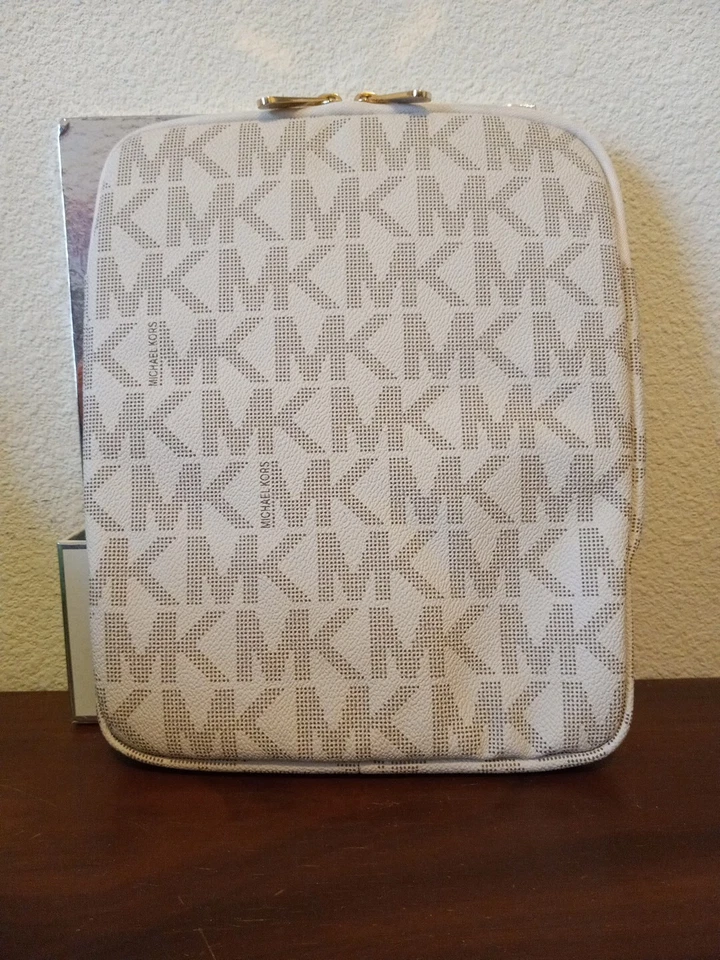 Michael Kors iPad/Tablet Case For 9.5x7 Inch Pad - Image 4 of 4