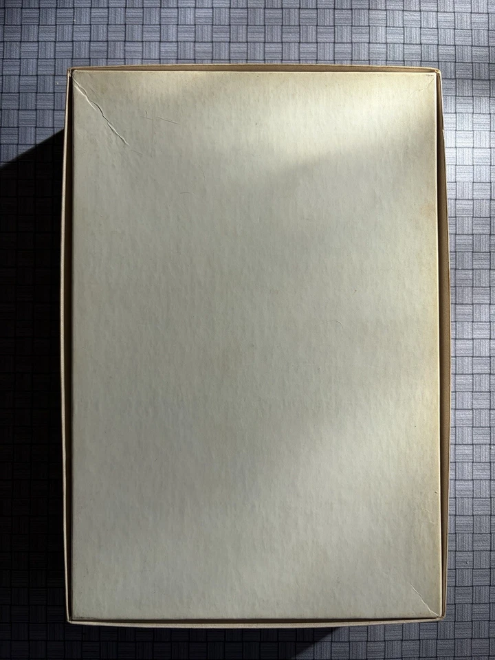 TSR DUNGEONS & DRAGONS OCE ORIGINAL RULES 3 VOLUME WHITE BOX SET 6th Print 1977 - Image 2 of 4