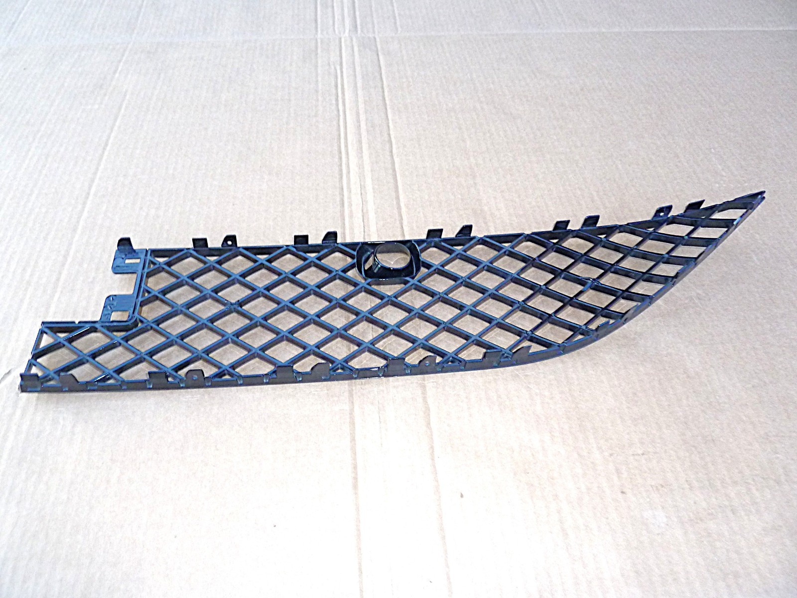 BENTLEY BENTAYGA 2024-2026 DRIVER FRONT BUMPER LEFT AIR GUIDE GRILLE BLACK OEM
