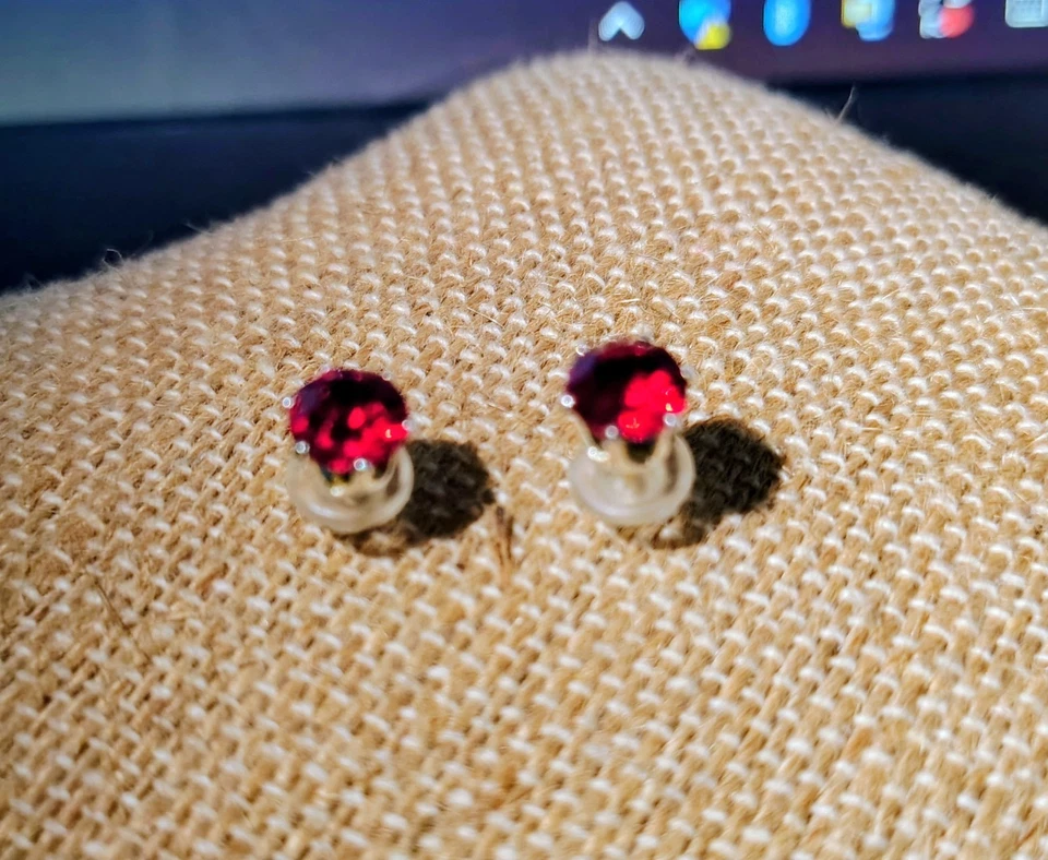 1 Carat Ruby Half Carat Each These Are Amazing Earings - Image 3 of 4