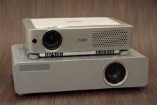 Lot of 2 LCD Projectors - Panasonic PT-LW80NT Sanyo PLC-XU83 - New genuine lamps