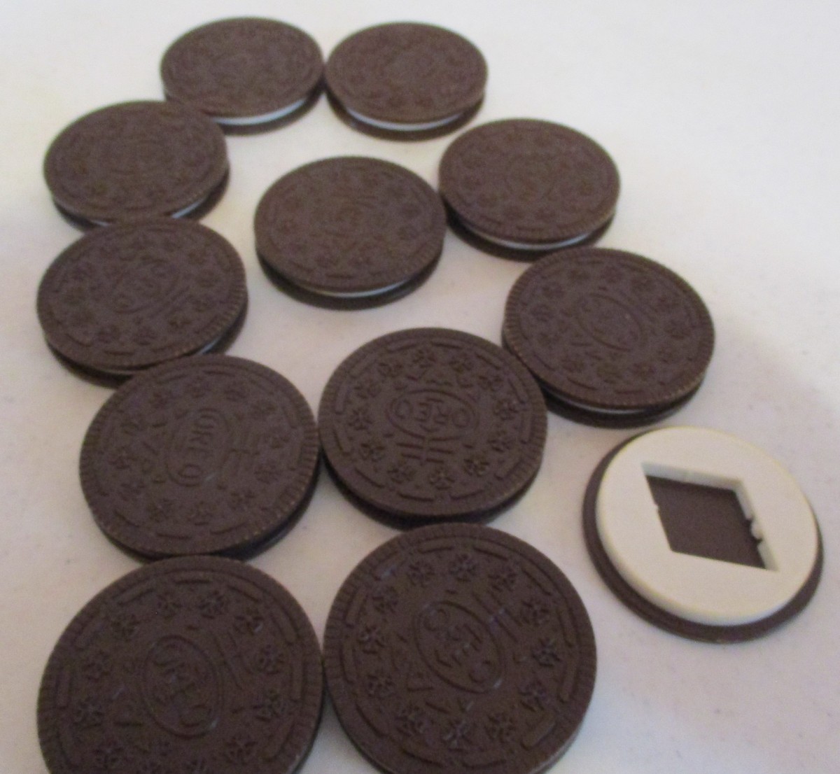 Fisher Price-Oreo Matchin' Middles Game-1997 11 1/2 Cookies