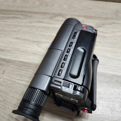 Sony Handycam Vision Video Camera Recorder CCD—TRV12 READ