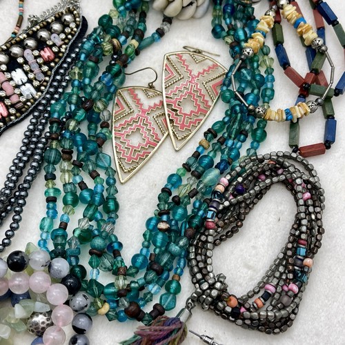 Boho Ethnic Tribal Style Jewelry Lot Shell Wood Stone Vintage to Now 40 pc - Picture 6 of 16