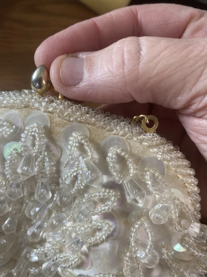 1950’s Hong Kong White Sequin, Glass & Plastic Tear Drop Beaded Evening Bag - Image 3 of 4