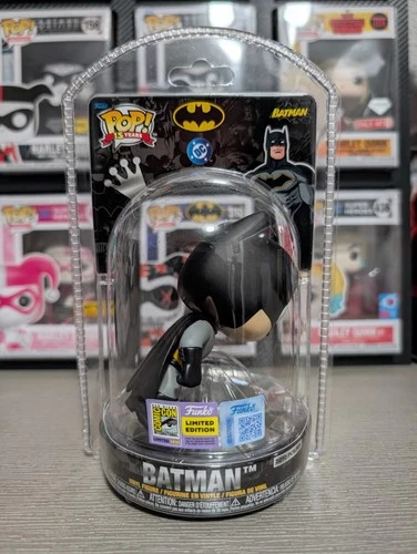 BATMAN! CLAMSHELL ORIGINAL 2025 SDCC FUNKO POP! ** DAMAGED **