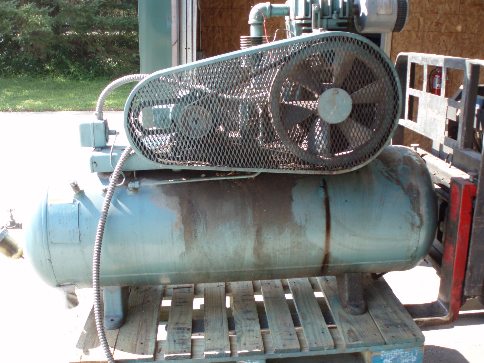 QUINCY AIR COMPRESSOR WITH KARGARD TANK AND ALLIS CHALMERS 2 HP INDUCTION MOTOR