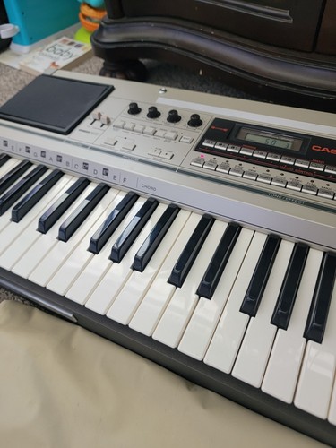 Casiotone 7000 Electronic Keyboard w/ Power Supply & Dust Cover - Picture 5 of 16