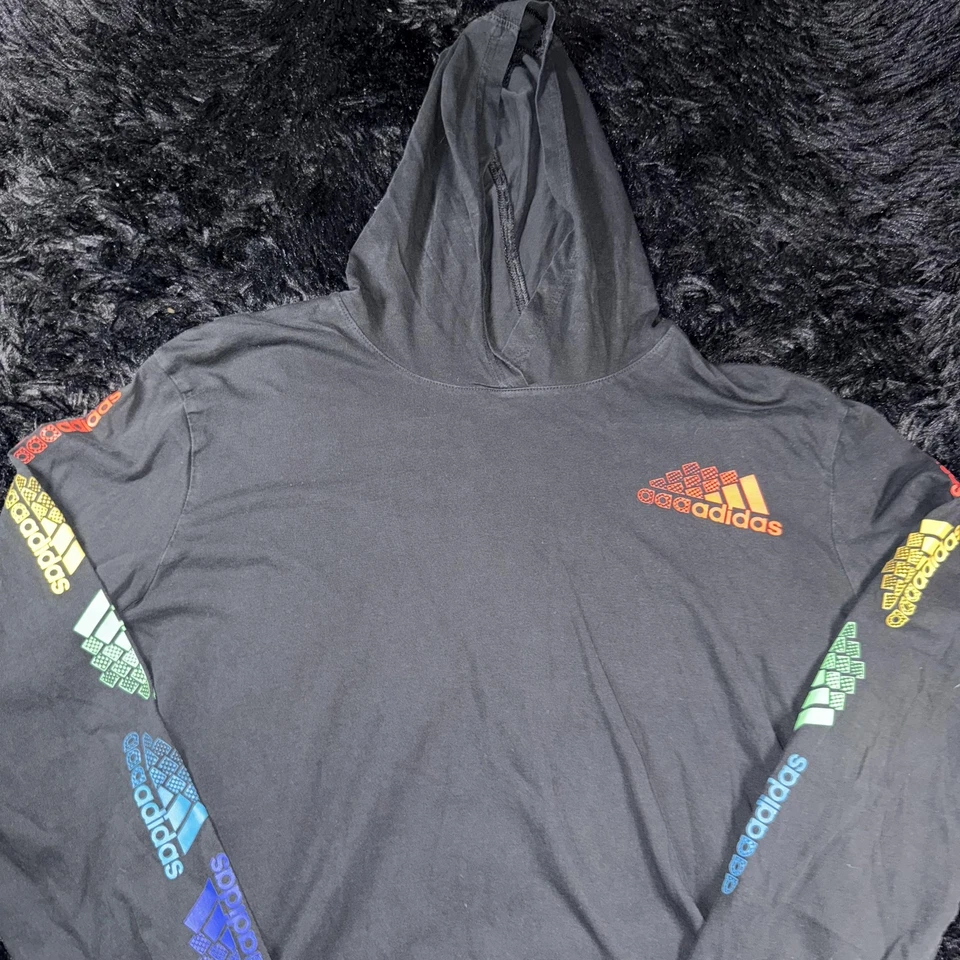 Рубашка Adidas для мальчиков XL черная радужная многоцветная с длинным рукавом с капюшоном логотип графическая - Изображение 2 из 4