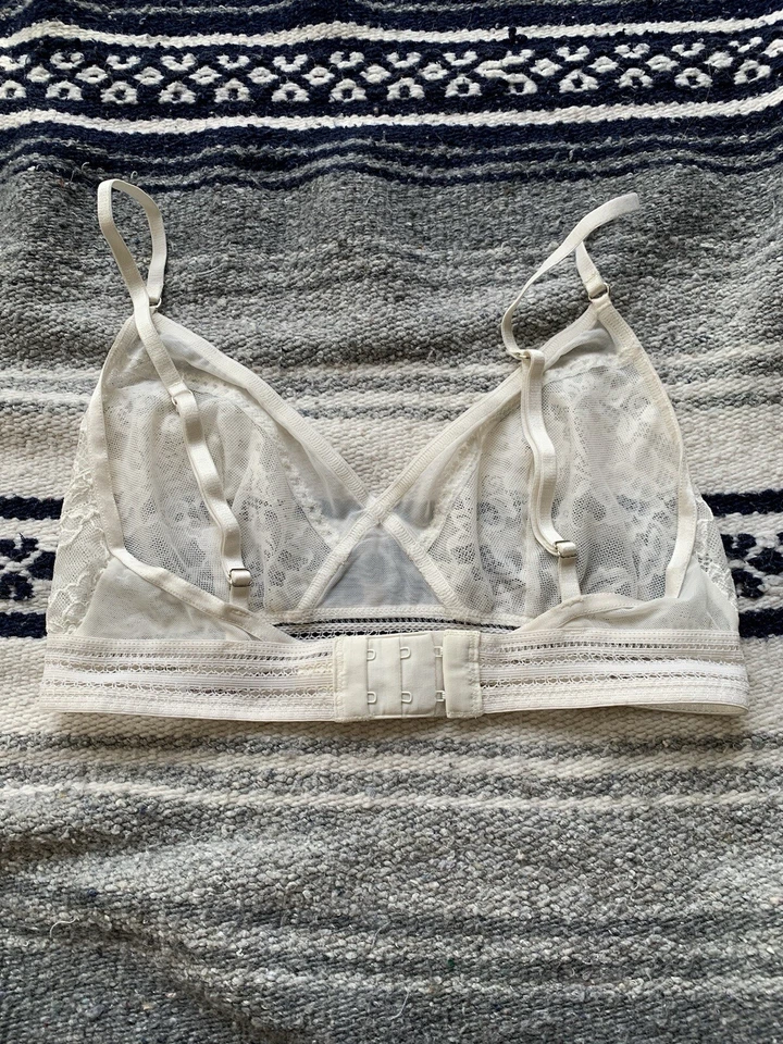 Womens White Laced Bra Size Small - Image 2 of 4