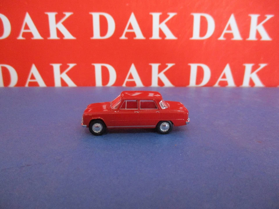 1/87 Modellino Auto Alfa Romeo Giulia 1300 Rossa 1964 by Brekina - Immagine 2 di 4