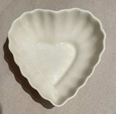 Belleek Irish China Heart Shaped Bowl Candy Trinket Dish  Gold Mark 4.5' x 4.5''