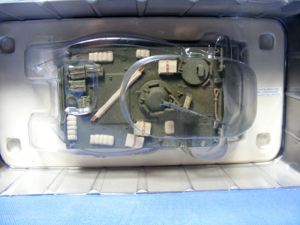 CORGI UNSUNG HEROES Viet Nam Series lV US51103 M113 Ambulance 5th Cav 9th Inf - Image 3 of 4