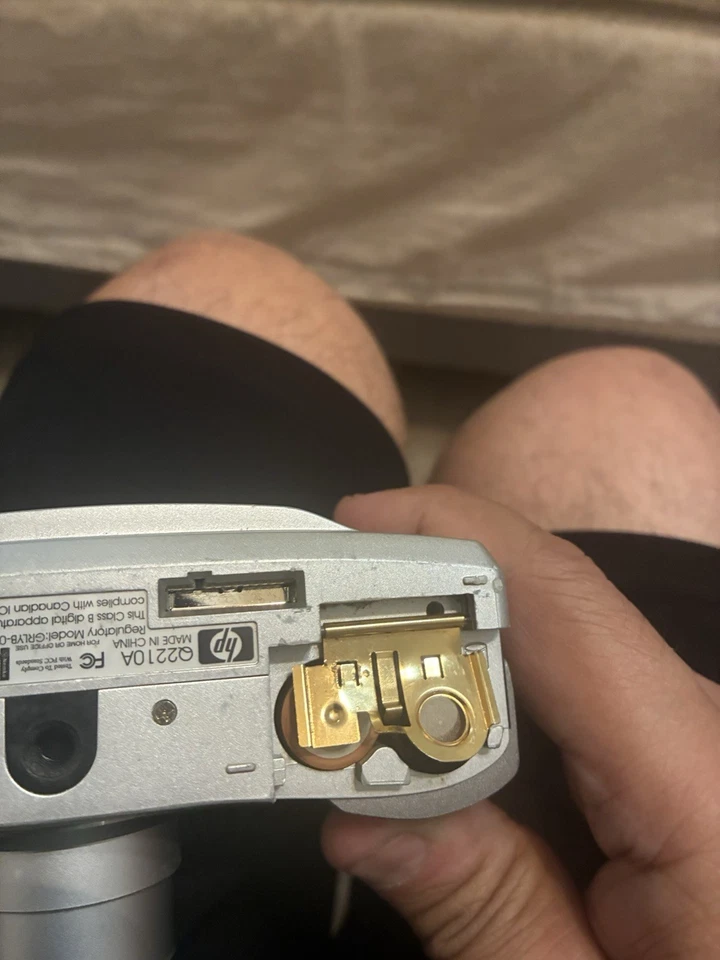 HP PhotoSmart 735 3.2MP Digital Camera - Silver -For Parts - Missing Battery Cov - Image 3 of 4