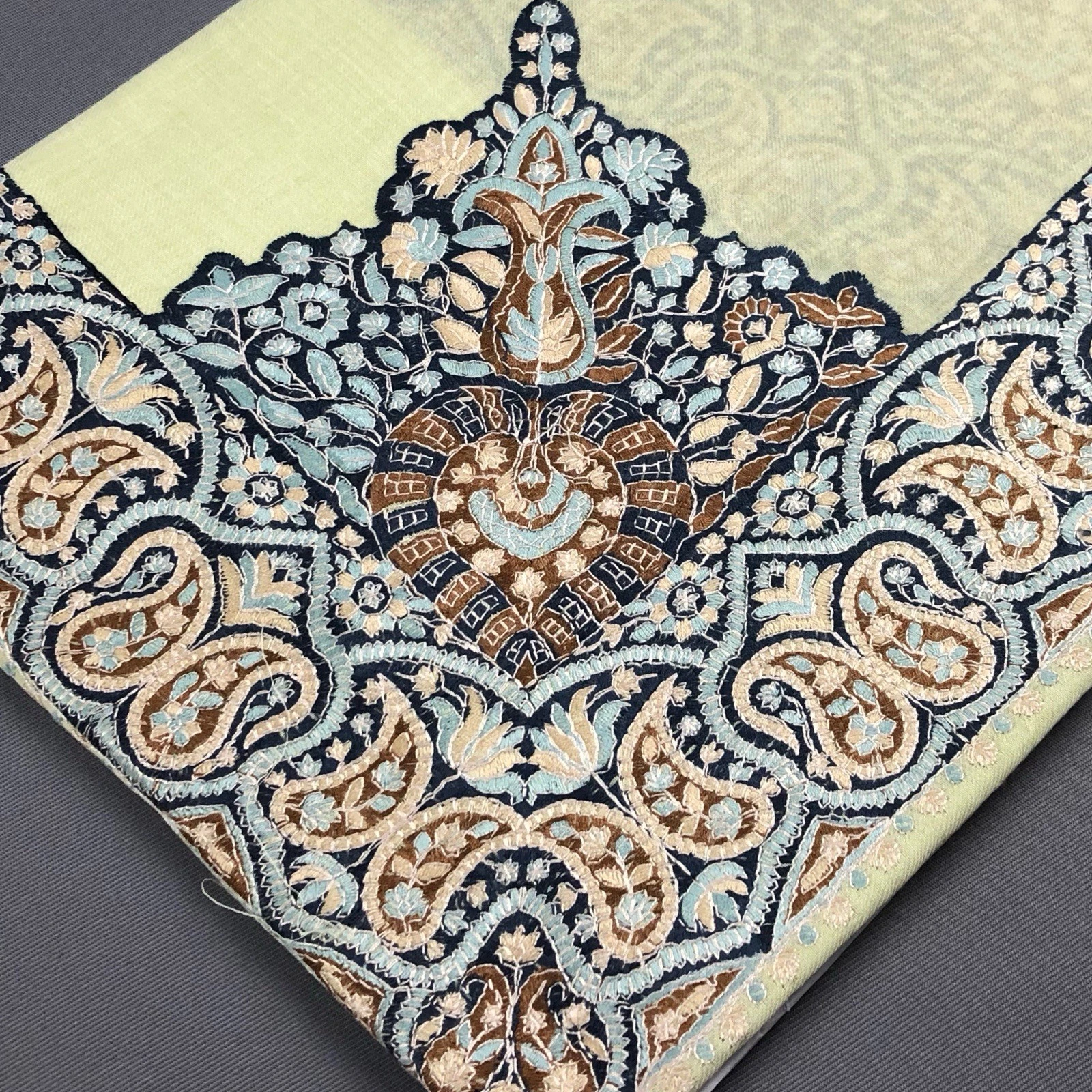 YEMENI EMBROIDERED SHEMAGH HEADSCRAF SHAWL