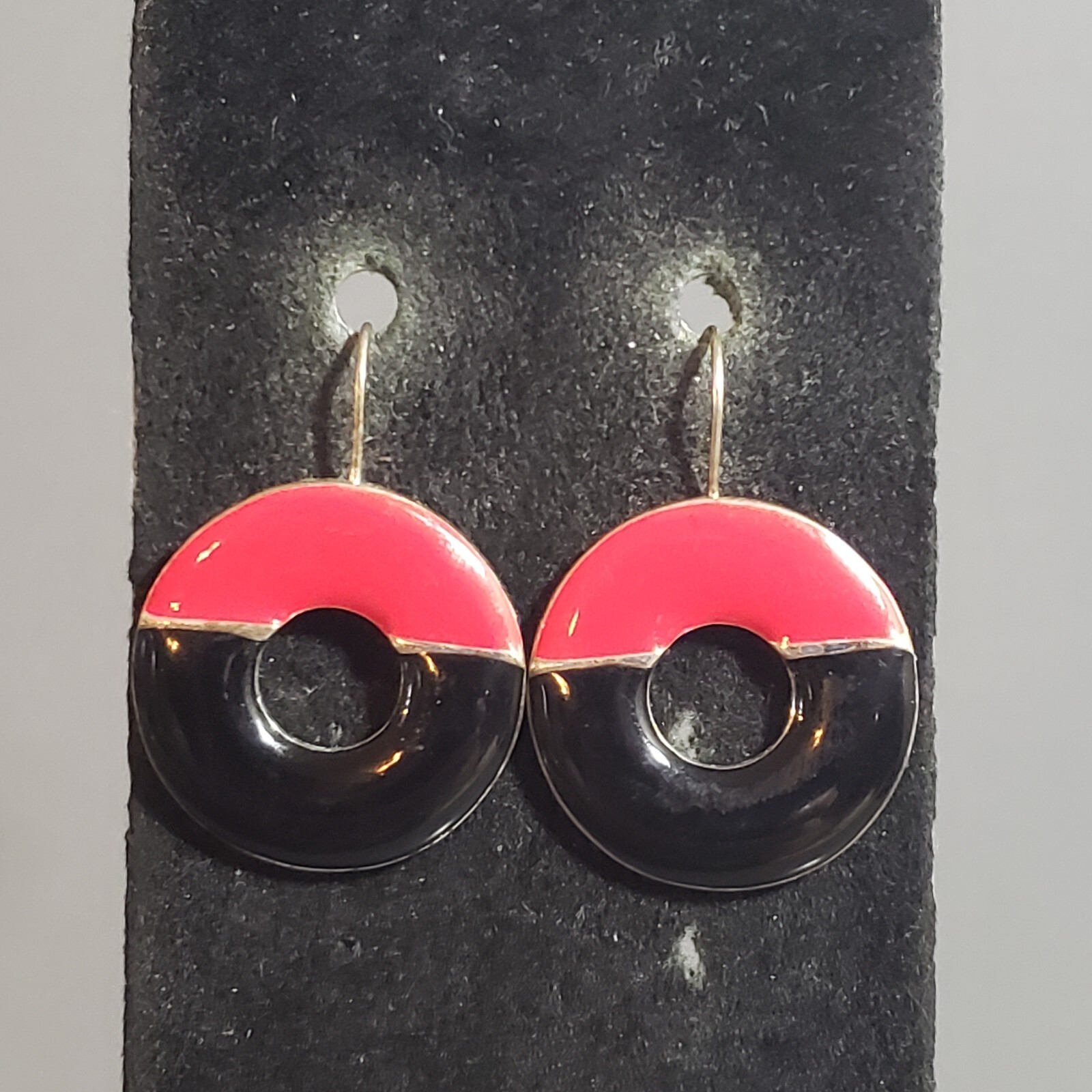 Gold Tone Red Black Retro Boho Threader Hoop Earrings Modernist Pierced 1.5 Inch Design-image