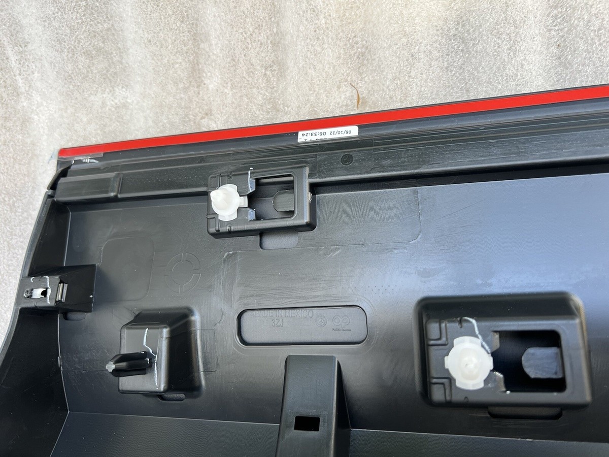 OEM NEW 18-23 VW TIGUAN R-LINE BLACK FRONT LH DOOR MOULDING