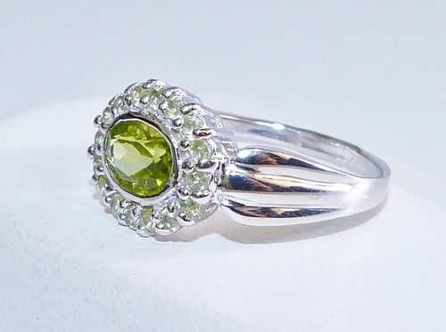 GENUINE! 1.56cts! Peridot Oval/Round Cut Halo Ring Solid Sterling Silver 925 - Picture 3 of 8