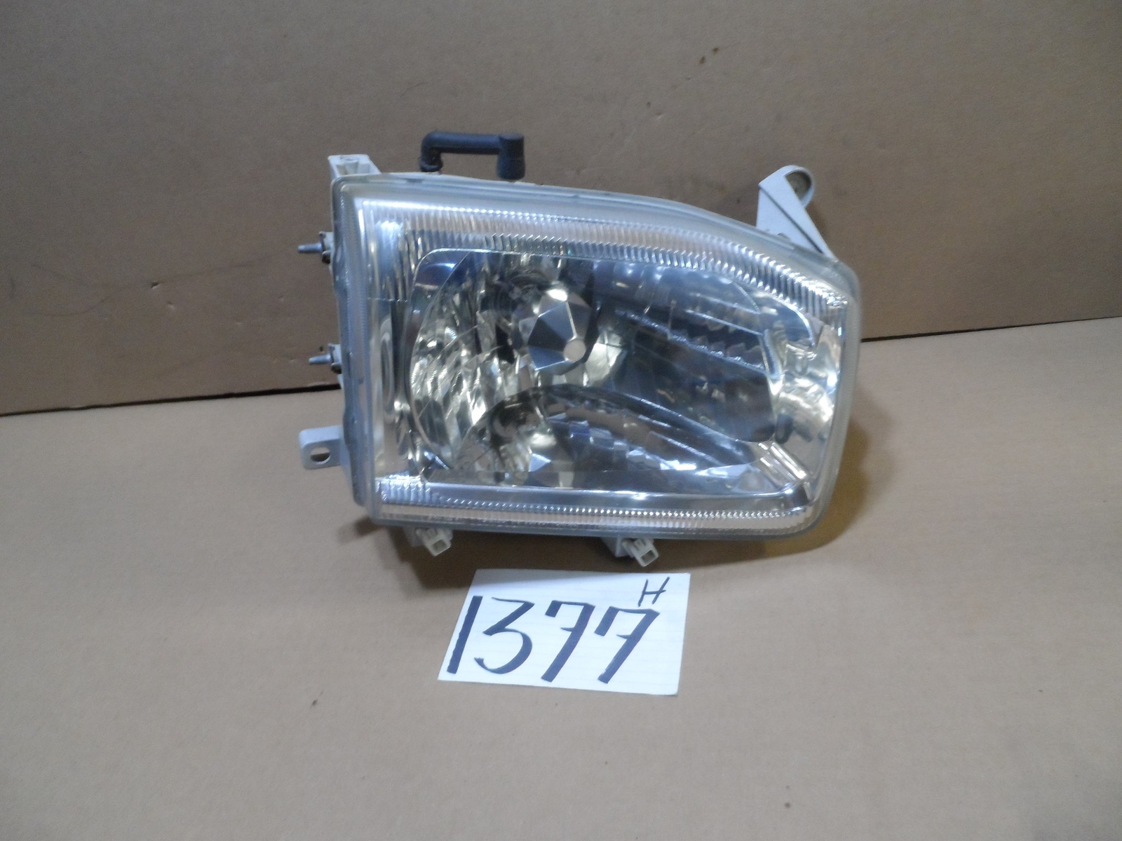 99 00 01 02 03 04 Nissan Pathfinder PASSENGER Side Used  Headlight #1377-H
