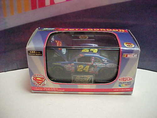 Revell 1/43 Nascar Chevrolet Monte Carlo #24 – Jeff Gordon Dupont – échelle 1/43