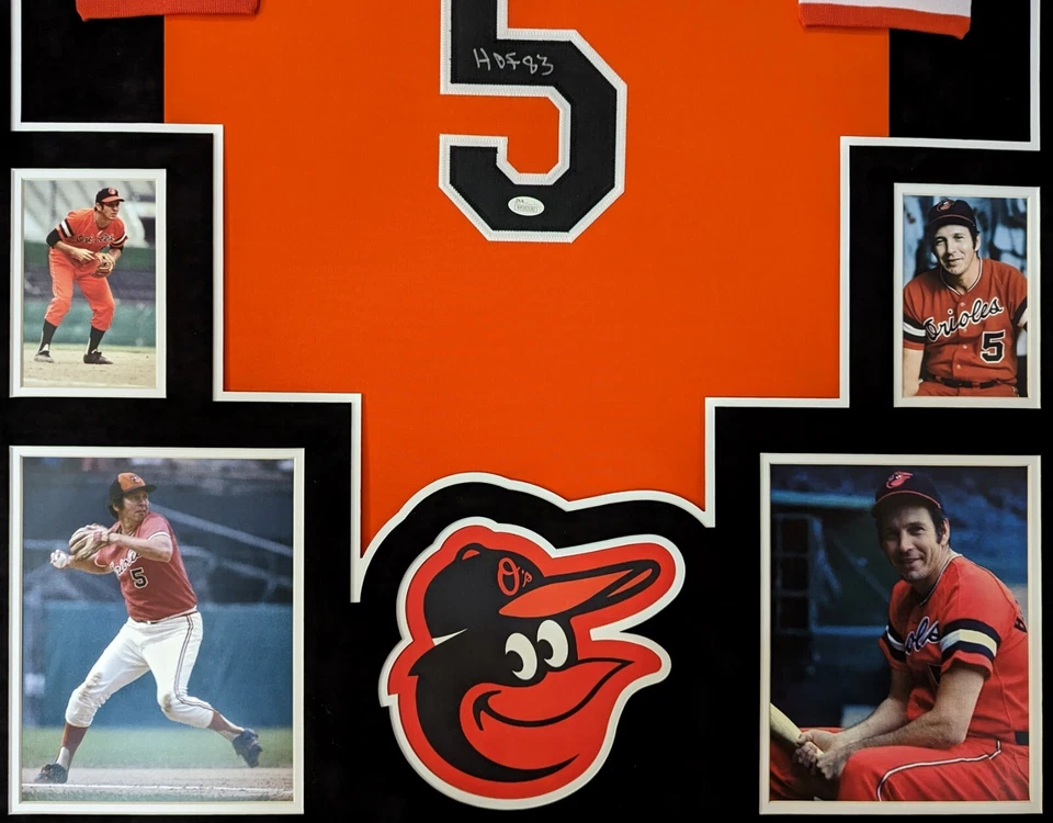 ЗАМШЕВАЯ ФУТБОЛКА В РАМКЕ BALTIMORE ORIOLES BROOKS ROBINSON С НАДПИСЬЮ СЕРТИФИКАТ ПОДЛИННОСТИ JSA - Изображение 2 из 4