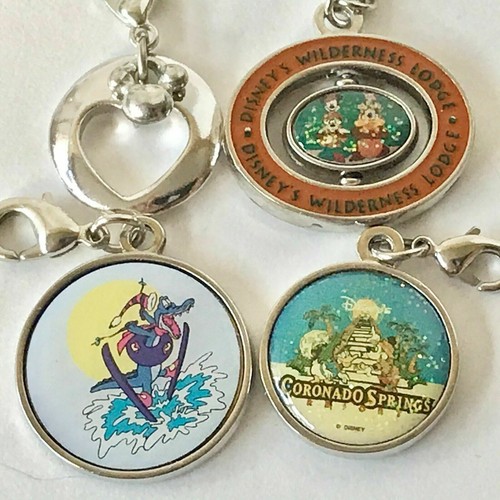 Vtg Disney 4 Charm Lot Mickey Coronado Springs Wilderness Lodge Blizzard Beach - Picture 10 of 12