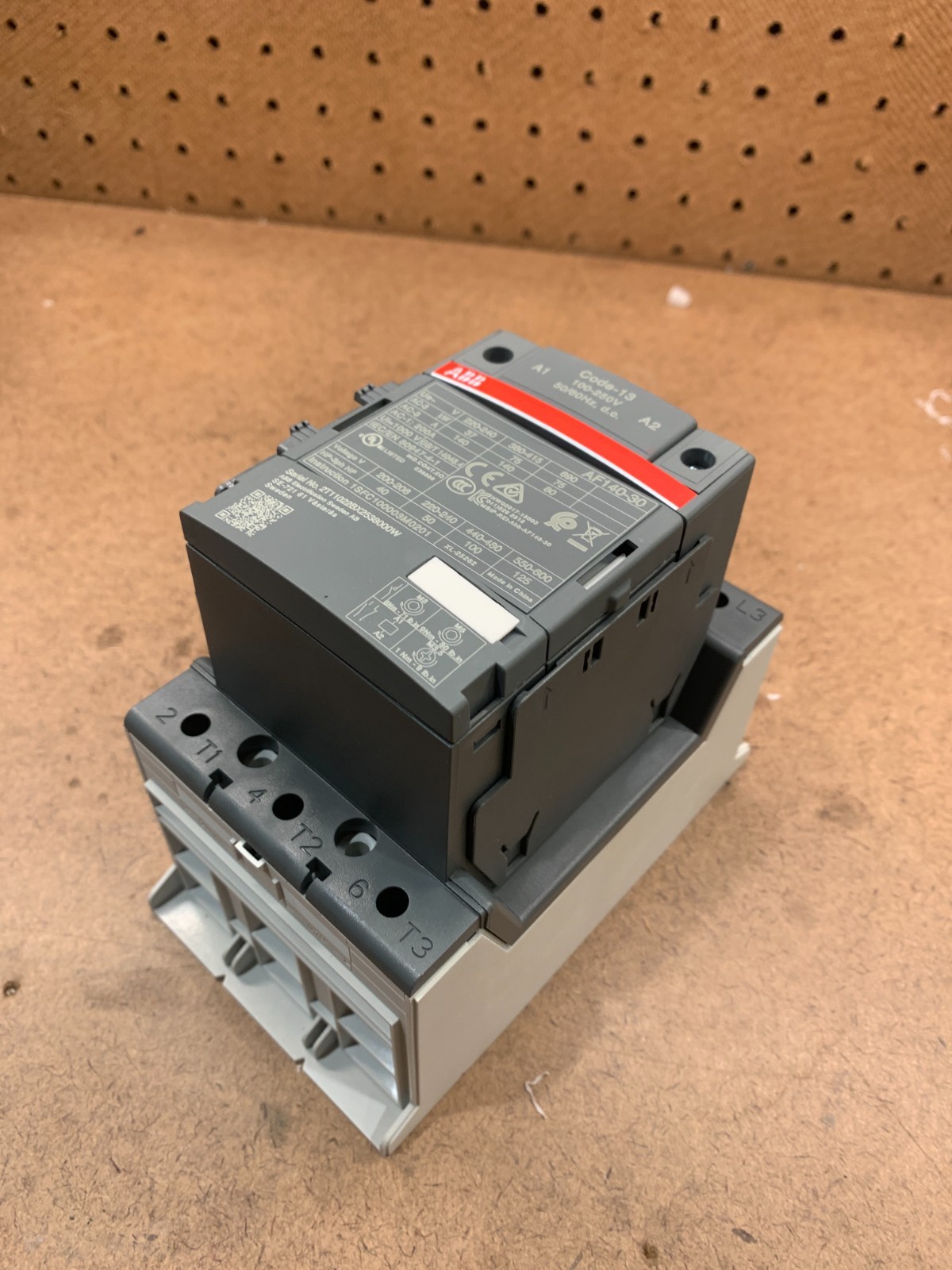 ABB AF140-30-11-13 Contactor 1SFL447001R1311 100-250V AC/DC Coil 3P 140A NEW