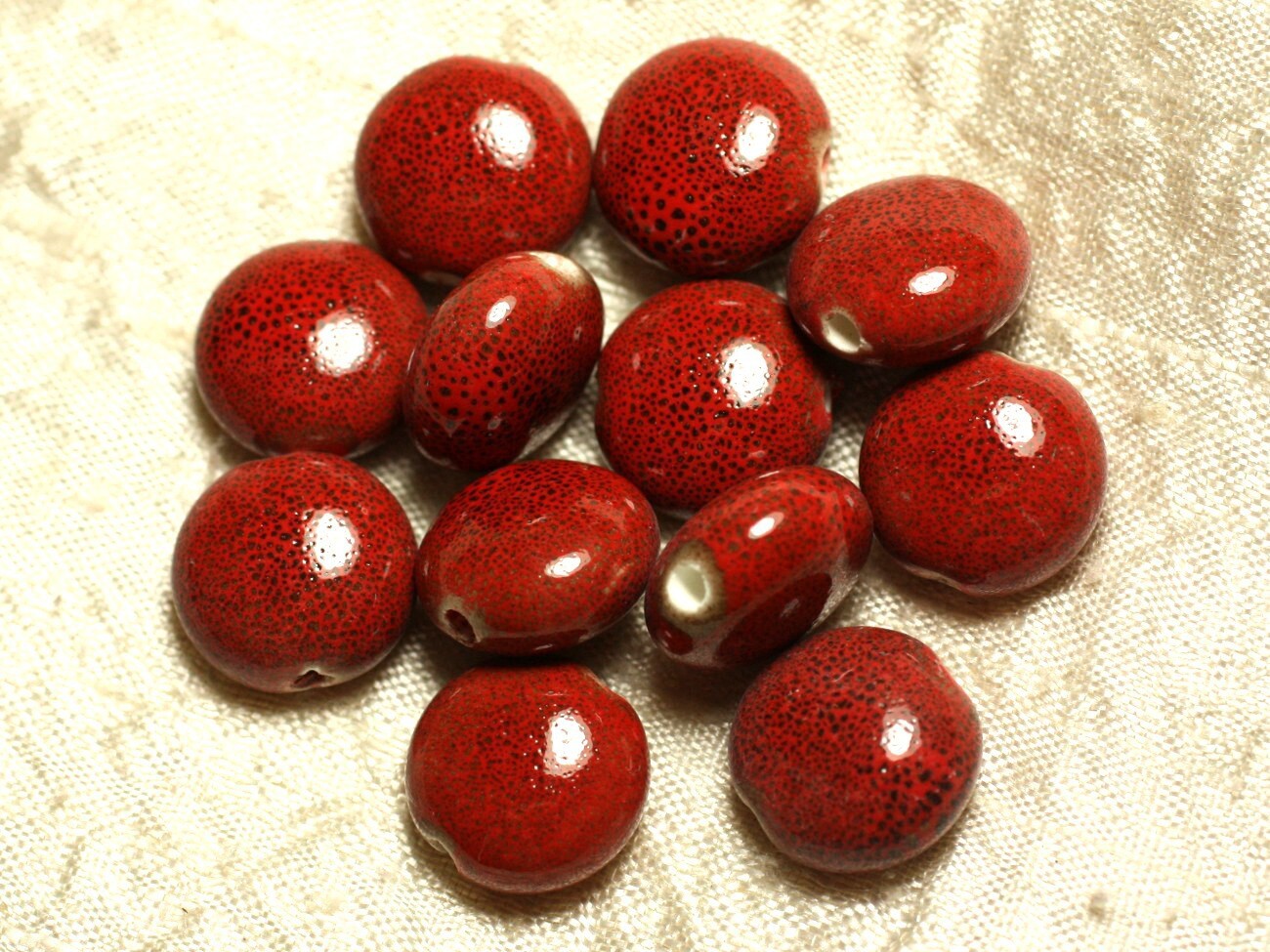 Perles céramique rouge et noir 15mm palets ronds pour création bijoux DIY - 50pcs