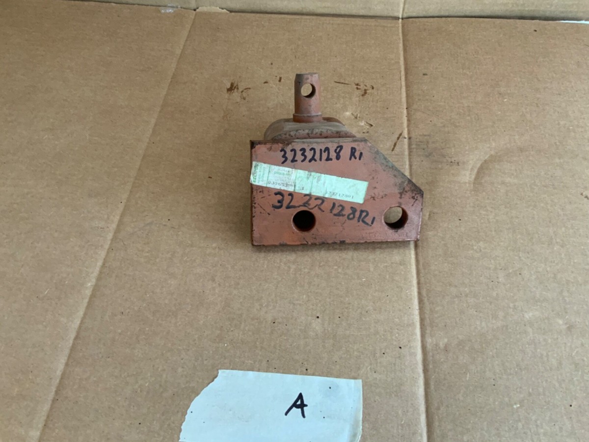 NOS TRACTOR PARTS 3232128R1 BRACKET 533, 633, 433, 733, 833 | eBay