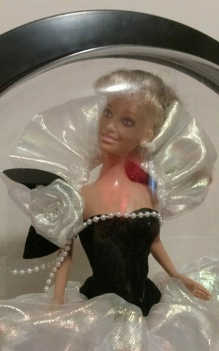 Vanna White Commemorative Limited Edition Doll - Picture 2 of 12