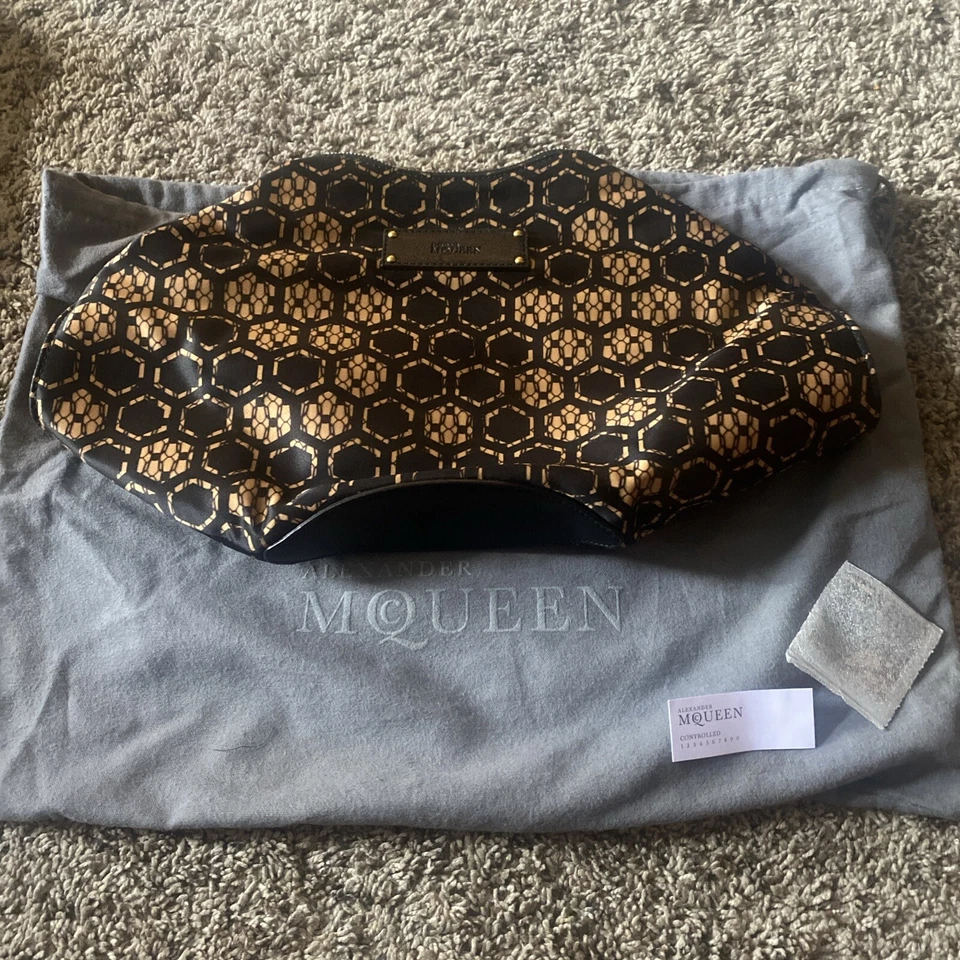 Pre-Owned Alexander McQueen Black Printed Clutch Clutch From saks Fifth Avenue - Image 2 of 4