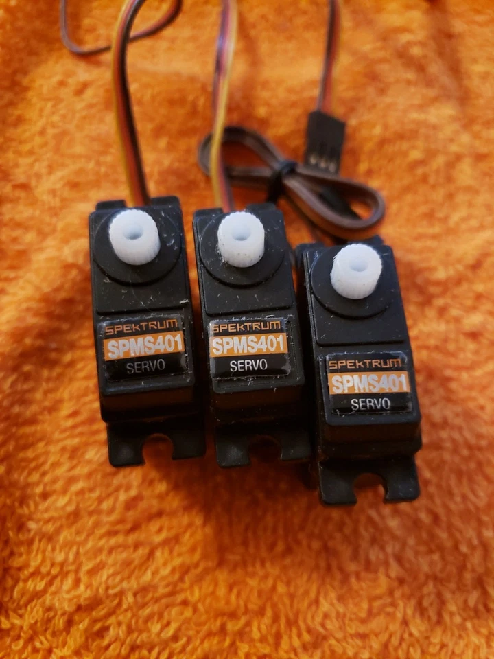 Spektrum Servos - Lot Of 3 Servos - SPMS401 - JT25 - Image 3 of 4