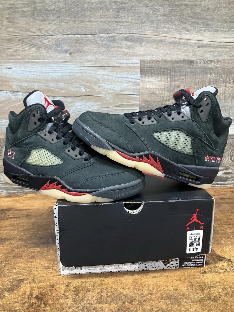 靴 Nike WMNS AJ5 RETRO GORE TEX Golden Ticketに備えよ！】NIKE WMNS AIR JORDAN 5 Gore-Tex 開封