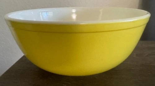 Vintage Pyrex glass Primary Colors #404 Yellow 4 Qt. Nesting Mixing Bowl 10.5"