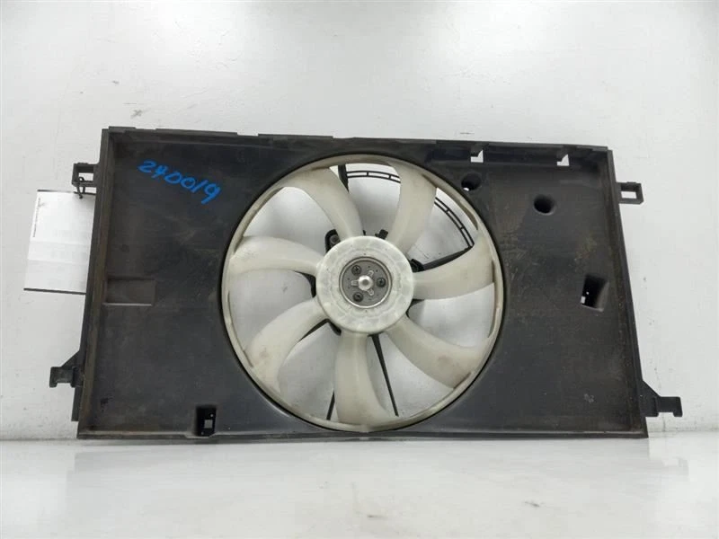 TOYOTA COROLLA SE 19-23 2,0 L TRACCIÓN DELANTERA EN MONTAJE VENTILADOR RADIADOR  Foto 3 de 4