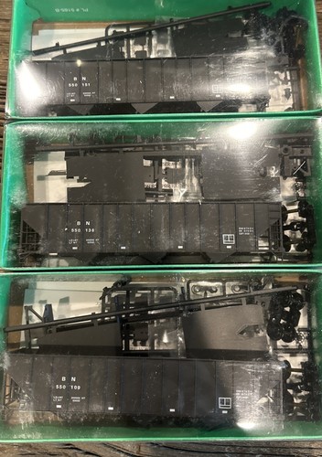 Kit de escala BOWSER HO #55160 100 toneladas 3 bahías tolva BN “Stealth” juego de 3 nuevo en caja | Condition: New