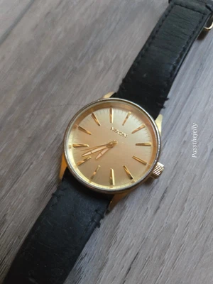 Reloj Nixon Sentry 38 para hombre tono dorado esfera dorada cuero negro vestido minimalista - Imagen 1 de 4