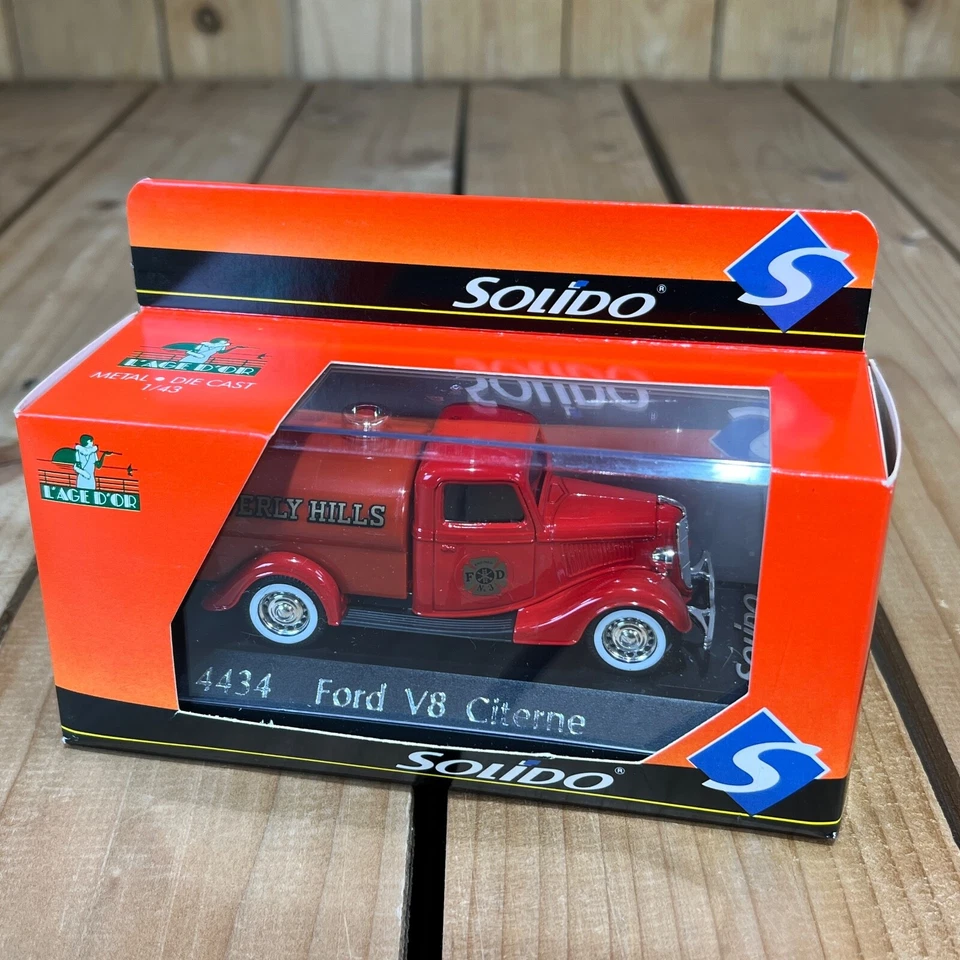 Solido 4434 Ford V8 Citerne Water Tank Firetruck Beverly Hills Red 1:43 Diecast - Image 2 of 4