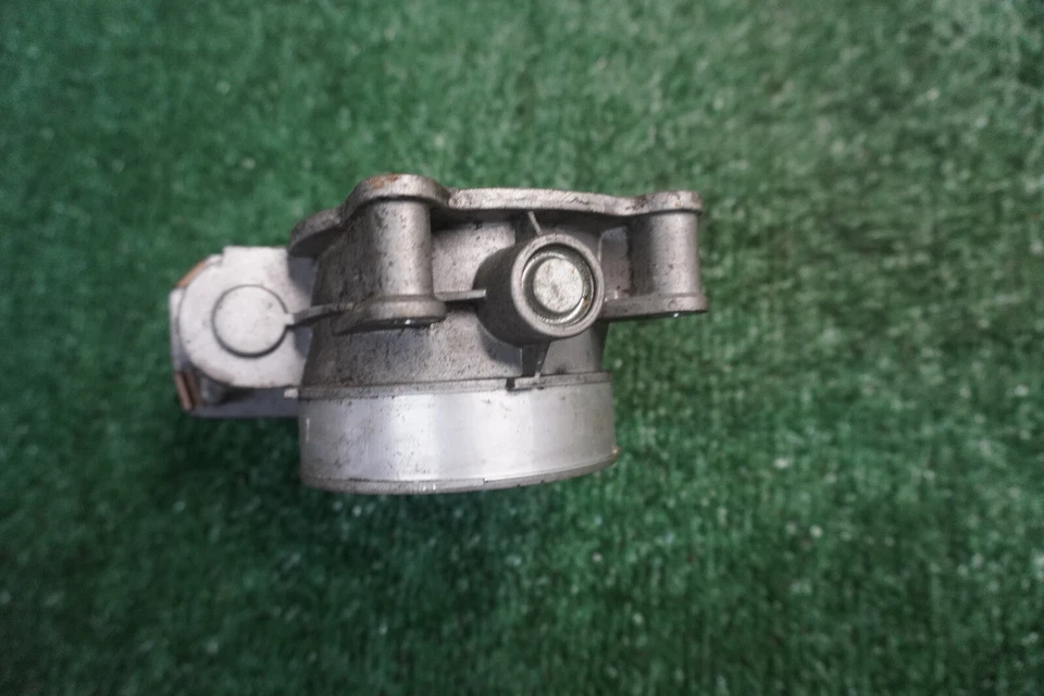 Chevrolet Tahoe 2015 2016 carrocería del acelerador 5,3 L fabricante original 136 k millas 12617792 Foto 3 de 4