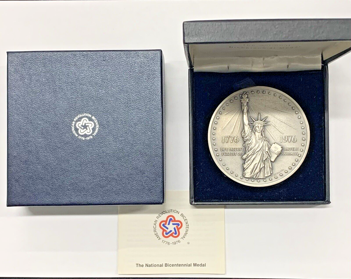 1776-1976 The National Bicentennial Medal, 8.9 OZ Large Silver