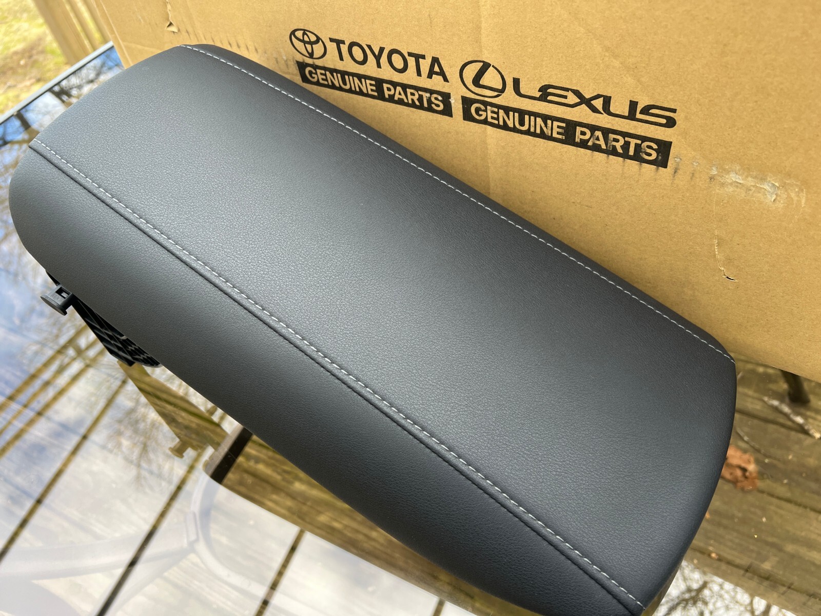 20212023 Toyota Venza Center Console Armrest Lid Cover Pins Not Retracting eBay