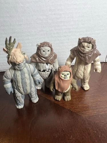 VINTAGE KENNER STAR WARS 1983 EWOK SET LOT OF 4 WICKET CHIRPA LOGRAY TEEBO READ