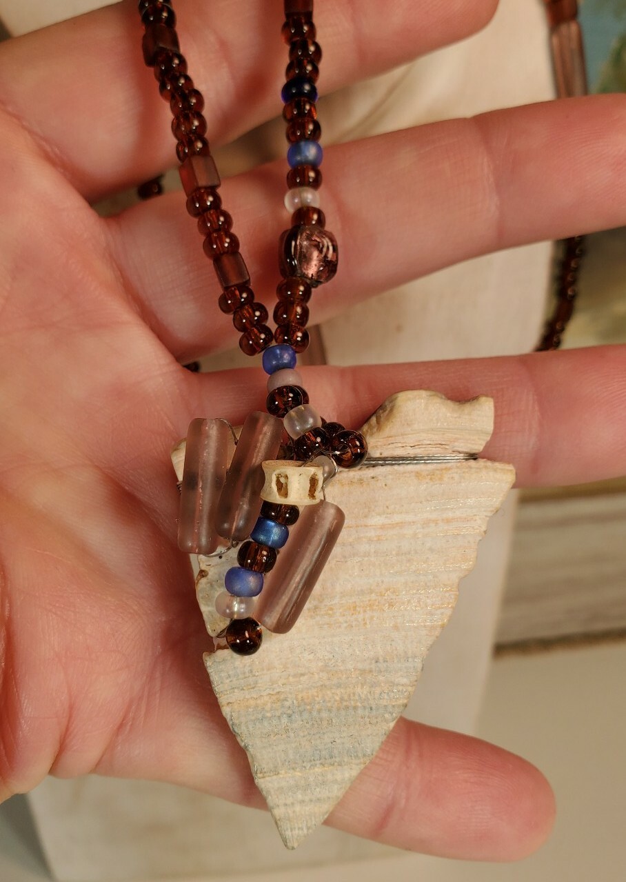 Hand Crafted Beaded Arrowhead Shell Necklace Purp… - image 2